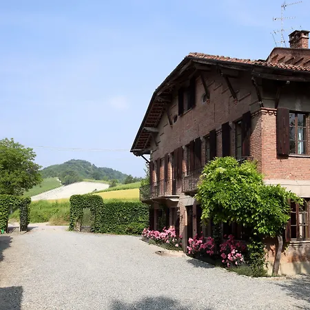 Tenuta Guazzaura Κατάλυμα σε φάρμα Serralunga di Crea